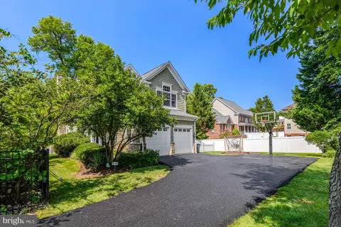 Exterior - 1519 Pathfinder Ln, Mclean, VA 22101 photo 5 of 14