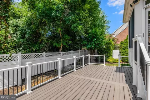 Exterior - 1519 Pathfinder Ln, Mclean, VA 22101 photo 7 of 14