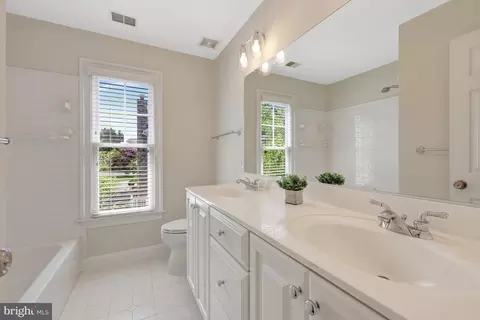 Bath - 1519 Pathfinder Ln, Mclean, VA 22101 photo 4 of 5