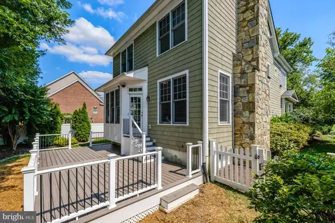 Exterior - 1519 Pathfinder Ln, Mclean, VA 22101 photo 6 of 14