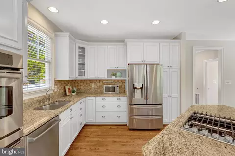 Kitchen - 1519 Pathfinder Ln, Mclean, VA 22101 photo 2 of 2