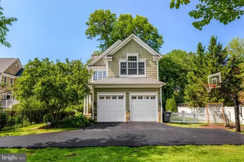 Exterior - 1519 Pathfinder Ln, Mclean, VA 22101 photo 4 of 14