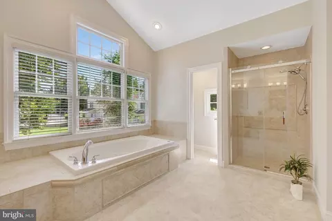 Bath - 1519 Pathfinder Ln, Mclean, VA 22101 photo 3 of 5
