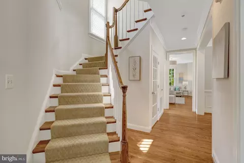 Entry Way - 1519 Pathfinder Ln, Mclean, VA 22101 photo 3 of 5
