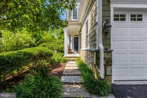 Exterior - 1519 Pathfinder Ln, Mclean, VA 22101 photo 3 of 14