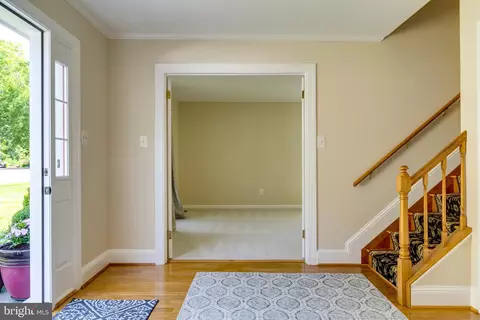 7007 Barnacle Pl, Burke, VA 22015 photo 4