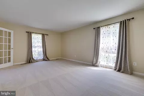 7007 Barnacle Pl, Burke, VA 22015 photo 5
