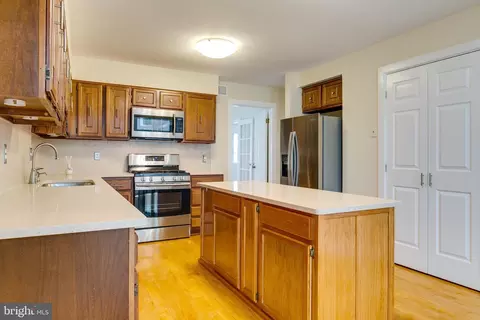 7007 Barnacle Pl, Burke, VA 22015 photo 16
