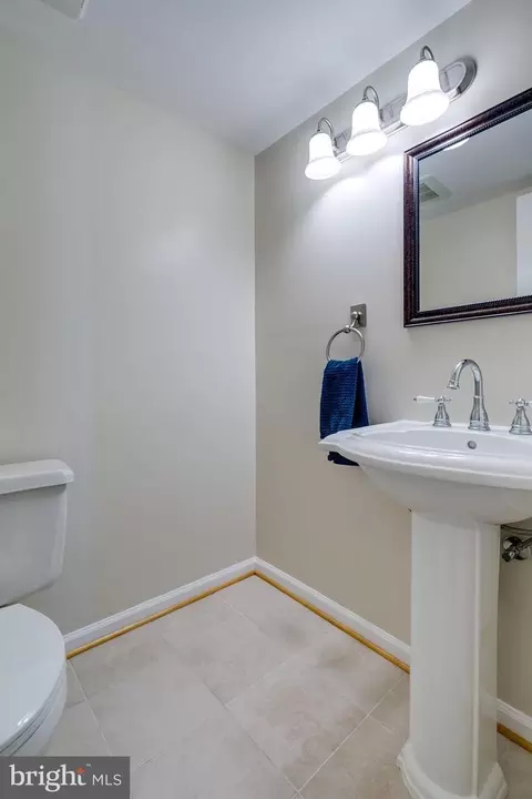 7007 Barnacle Pl, Burke, VA 22015 photo 10