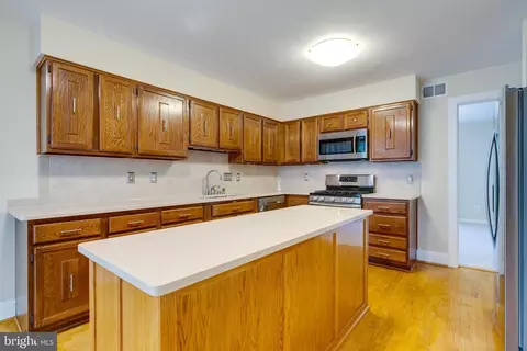 7007 Barnacle Pl, Burke, VA 22015 photo 18