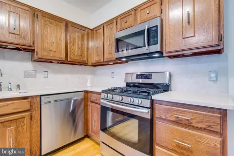 7007 Barnacle Pl, Burke, VA 22015 photo 17