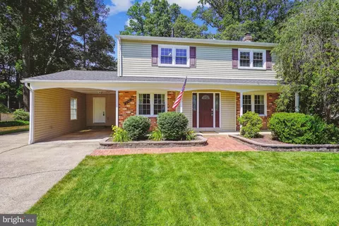 6702 Red Jacket Rd, Springfield, VA 22152