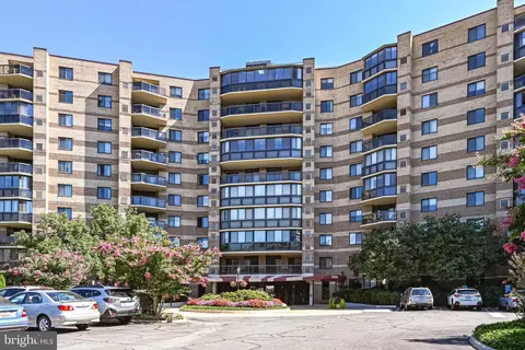 8350 Greensboro Dr #203, Mclean, VA 22102