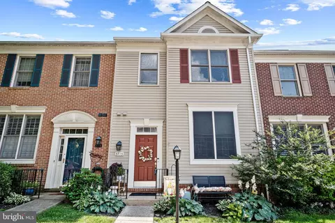 3715 Huntley Meadows Ln, Alexandria, VA 22306