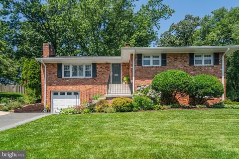 5904 Bush Hill Dr, Alexandria, VA 22310