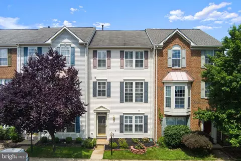 2562 Belcroft Pl, Herndon, VA 20171