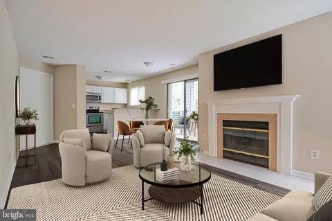 11725 D Summerchase Cir, Reston, VA 20194