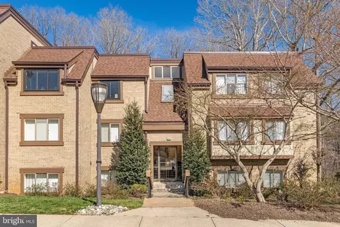 1665 Parkcrest Cir #301, Reston, VA 20190