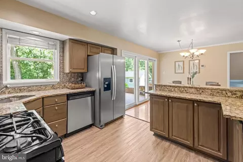 6708 Harwood Pl, Springfield, VA 22152 photo 12