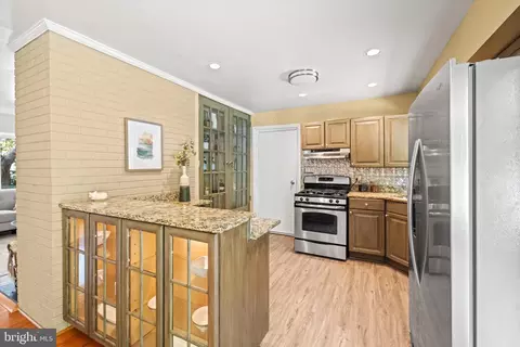 6708 Harwood Pl, Springfield, VA 22152 photo 10