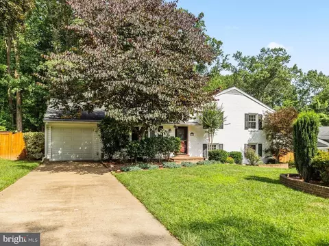 6708 Harwood Pl, Springfield, VA 22152