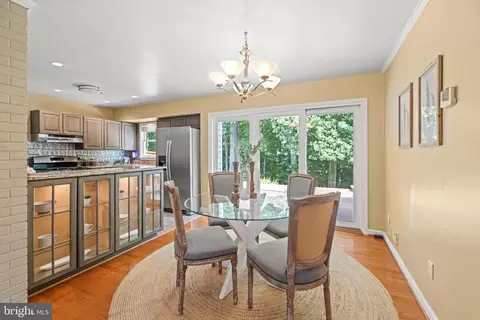 6708 Harwood Pl, Springfield, VA 22152 photo 9