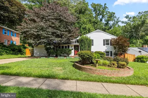 6708 Harwood Pl, Springfield, VA 22152 photo 2