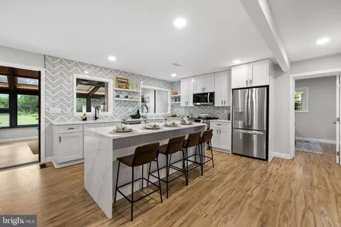 4000 Laurel Rd, Alexandria, VA 22309