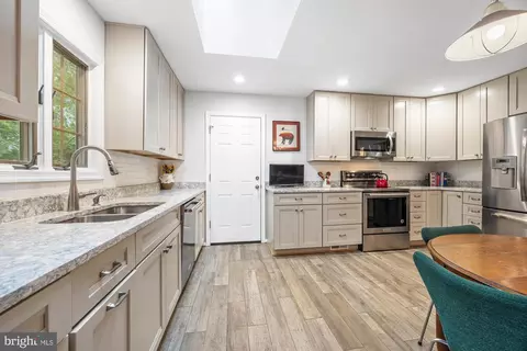 8306 Winslow Ave, Springfield, VA 22152 photo 11