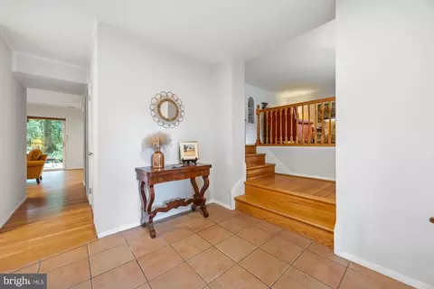 8306 Winslow Ave, Springfield, VA 22152 photo 2