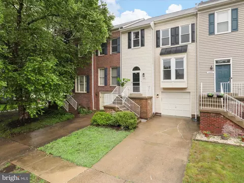 6427 Brass Button Ct, Centreville, VA 20121