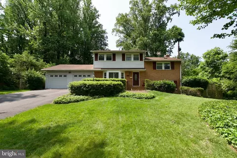 6613 Kerns Rd, Falls Church, VA 22042