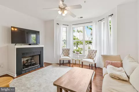 6476 Cheyenne Dr #203, Alexandria, VA 22312