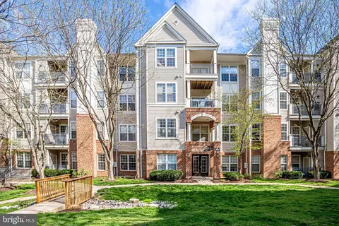 3003 Nicosh Cir #3107, Falls Church, VA 22042