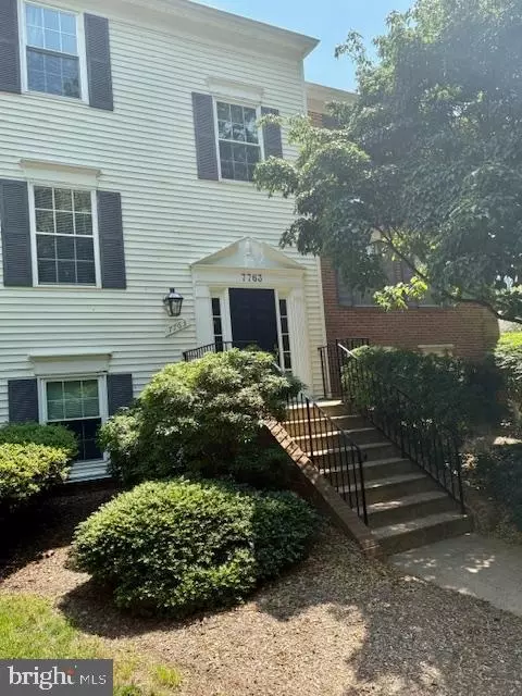 7763 New Providence Dr #54, Falls Church, VA 22042