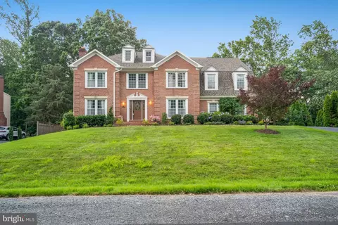 10115 Homar Pond Dr, Fairfax Station, VA 22039