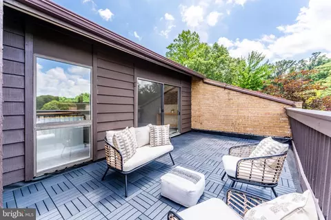 Exterior - 2003 Lakebreeze Way, Reston, VA 20191 photo 3 of 19