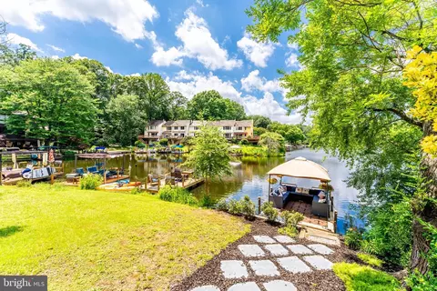 Exterior - 2003 Lakebreeze Way, Reston, VA 20191 photo 16 of 19