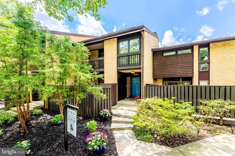 Exterior - 2003 Lakebreeze Way, Reston, VA 20191 photo 17 of 19
