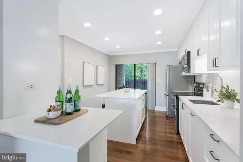 Kitchen - 2003 Lakebreeze Way, Reston, VA 20191 photo 3 of 9