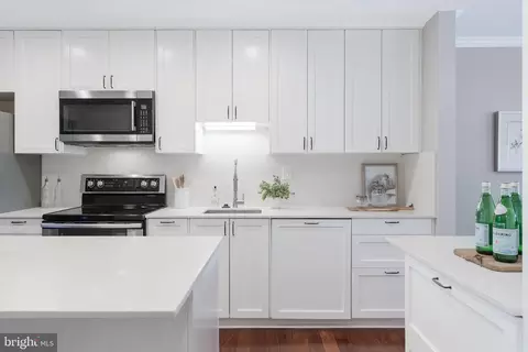 Kitchen - 2003 Lakebreeze Way, Reston, VA 20191 photo 4 of 9