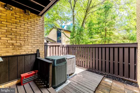 Exterior - 2003 Lakebreeze Way, Reston, VA 20191 photo 19 of 19