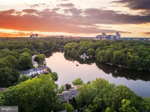 View/Area - 2003 Lakebreeze Way, Reston, VA 20191 photo 6 of 10