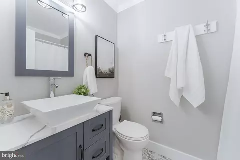 Bath - 2003 Lakebreeze Way, Reston, VA 20191 photo 5 of 5