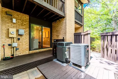 Exterior - 2003 Lakebreeze Way, Reston, VA 20191 photo 18 of 19
