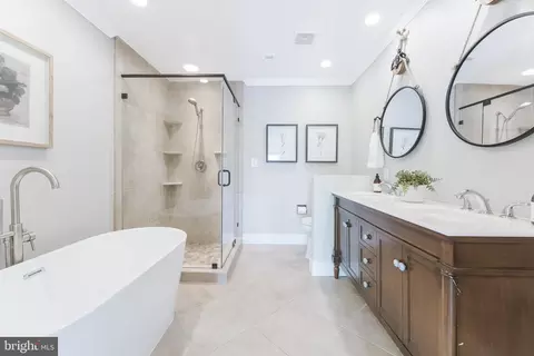 Bath - 2003 Lakebreeze Way, Reston, VA 20191 photo 2 of 5