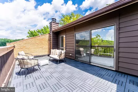 Exterior - 2003 Lakebreeze Way, Reston, VA 20191 photo 2 of 19