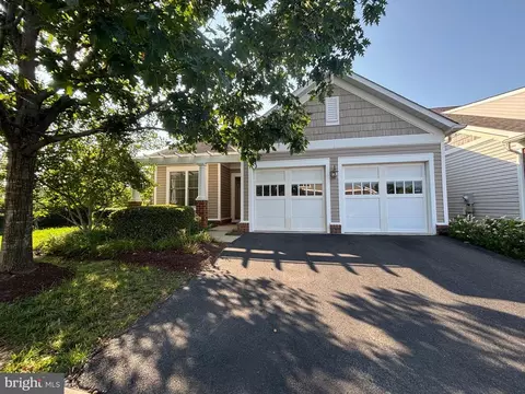 8861 White Orchid Pl, Lorton, VA 22079