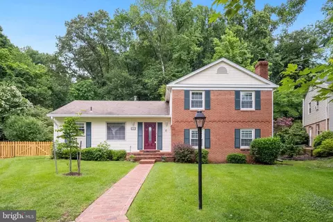 6801 Lamp Post Ln, Alexandria, VA 22306