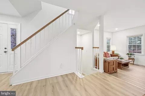 8536 Springfield Oaks Dr, Springfield, VA 22153 photo 3